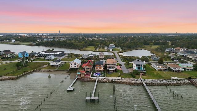 1918 Todville Road, Seabrook, TX 77586