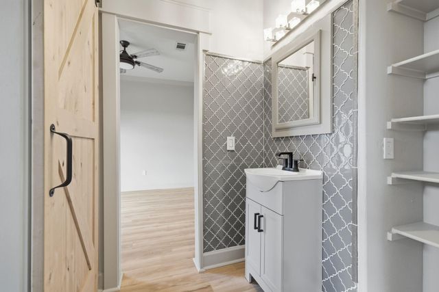 1918 Todville Road, Seabrook, TX 77586