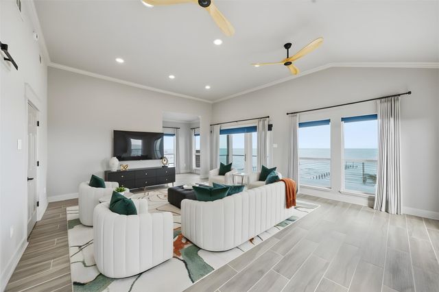 1918 Todville Road, Seabrook, TX 77586