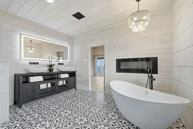 1918 Todville Road, Seabrook, TX 77586