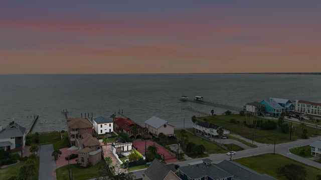 1918 Todville Road, Seabrook, TX 77586