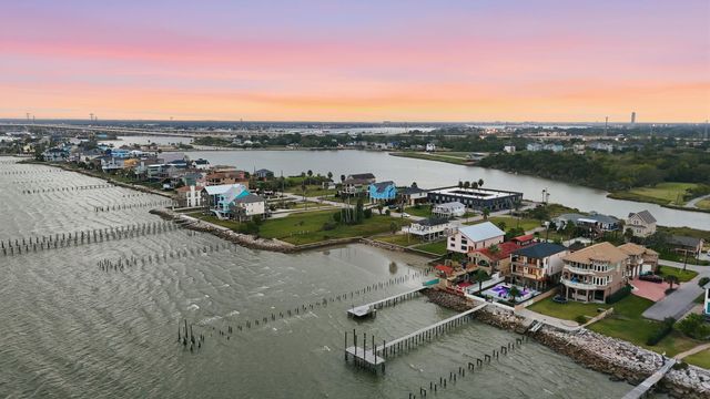 1918 Todville Road, Seabrook, TX 77586