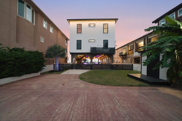 1918 Todville Road, Seabrook, TX 77586