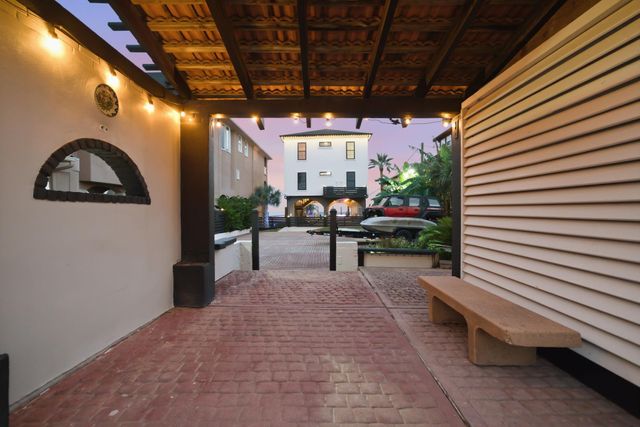 1918 Todville Road, Seabrook, TX 77586