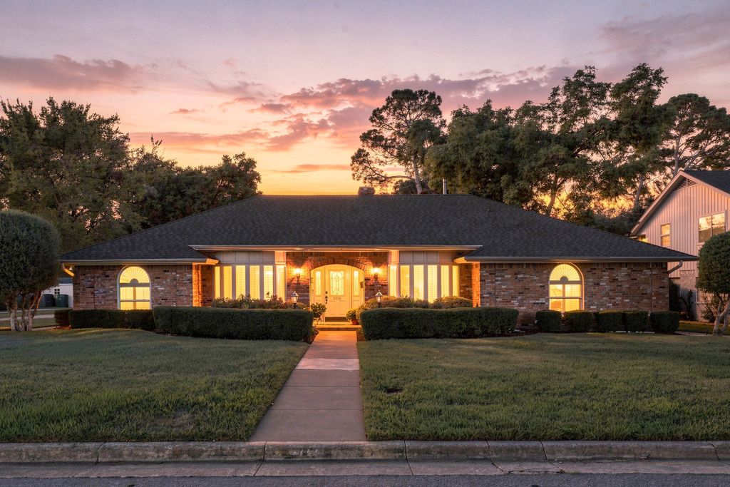 1710 Tennyson Drive, Arlington, TX 76013 — exterior