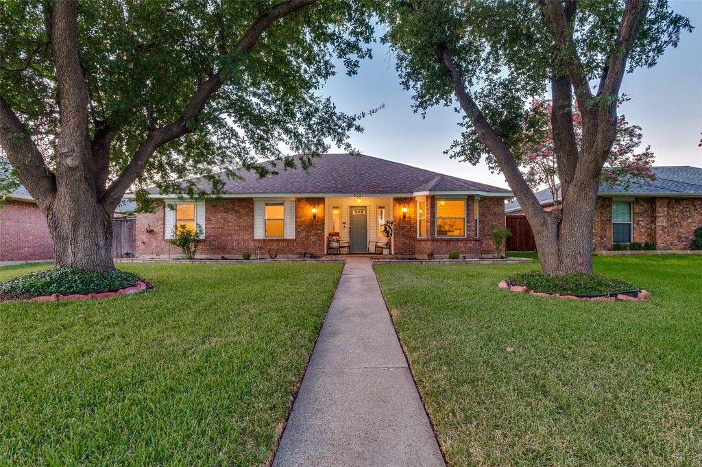 2021 Clearwater Trail, Carrollton, TX 75010 — exterior