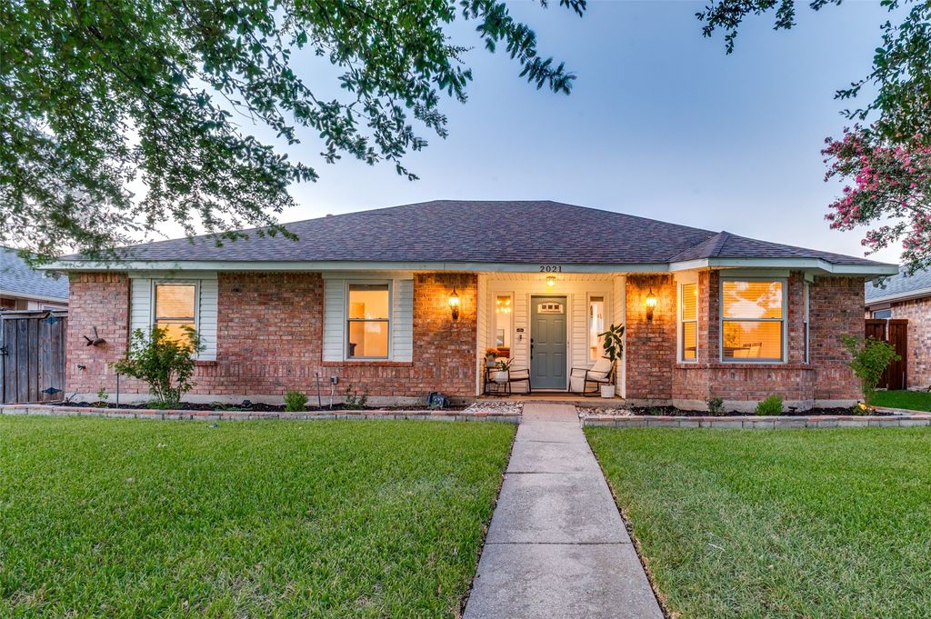 2021 Clearwater Trail, Carrollton, TX 75010 — photo 2