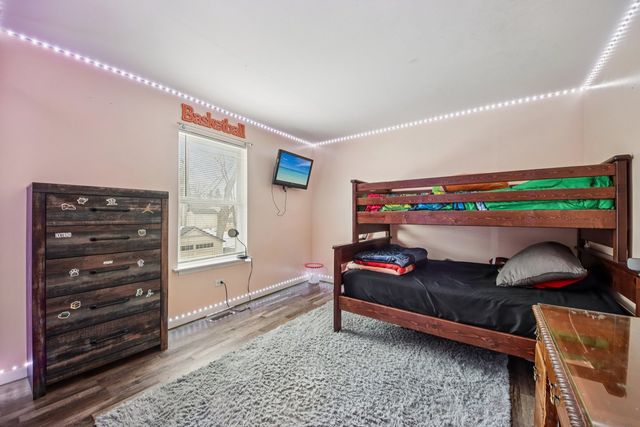 410 W Riverside Drive, Lakemoor, IL 60051