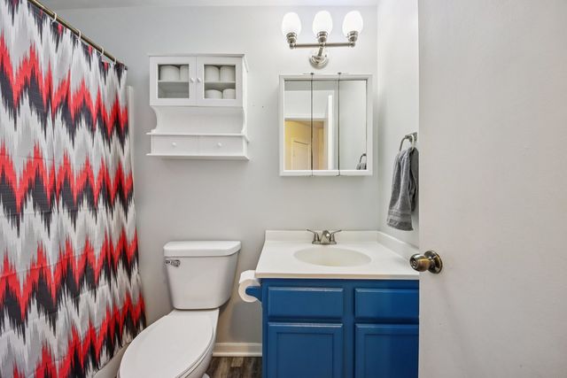 410 W Riverside Drive, Lakemoor, IL 60051