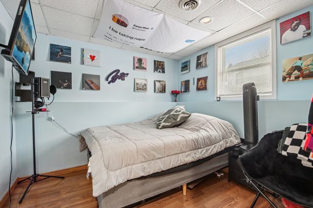 410 W Riverside Drive, Lakemoor, IL 60051