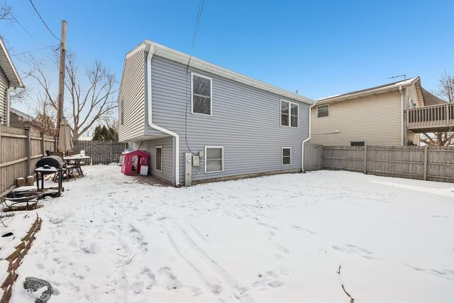 410 W Riverside Drive, Lakemoor, IL 60051