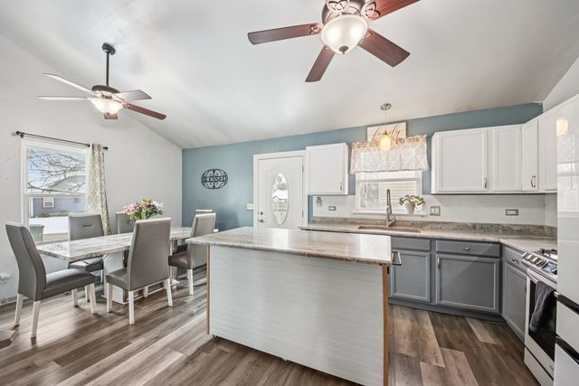 410 W Riverside Drive, Lakemoor, IL 60051