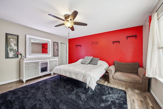 410 W Riverside Drive, Lakemoor, IL 60051