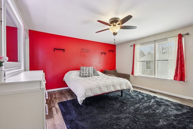 410 W Riverside Drive, Lakemoor, IL 60051