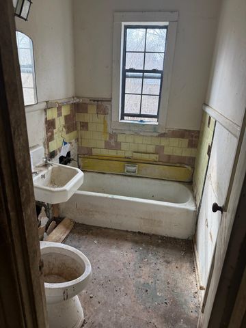 427 W BROOKS RD, Memphis, TN 38109