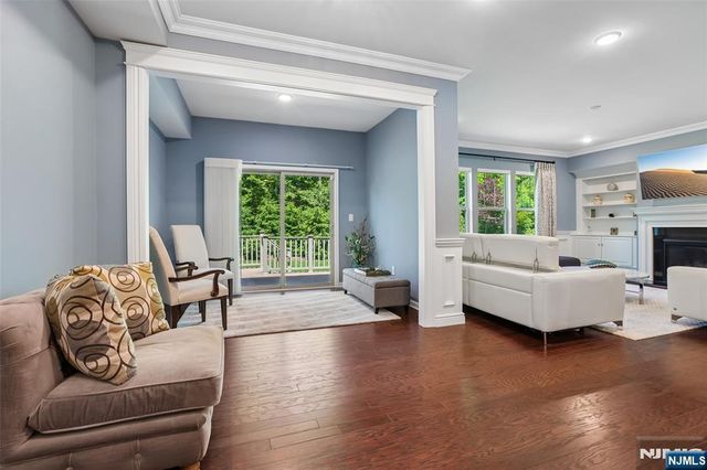 10 Winfield Drive 602, Woodcliff Lake, NJ 07677