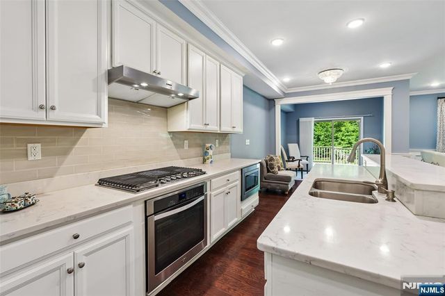 10 Winfield Drive 602, Woodcliff Lake, NJ 07677