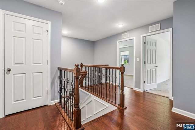 10 Winfield Drive 602, Woodcliff Lake, NJ 07677