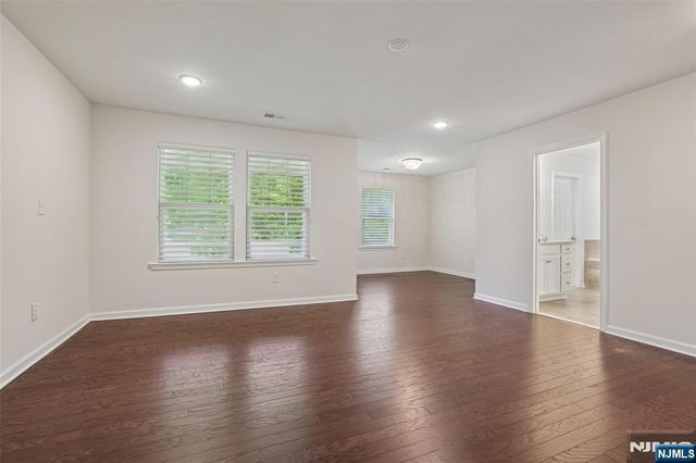10 Winfield Drive 602, Woodcliff Lake, NJ 07677