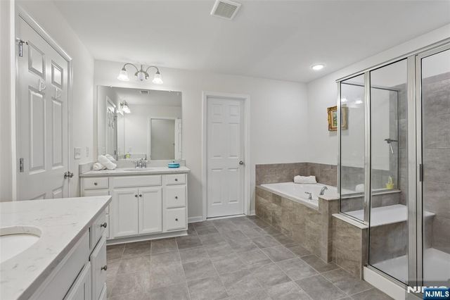 10 Winfield Drive 602, Woodcliff Lake, NJ 07677
