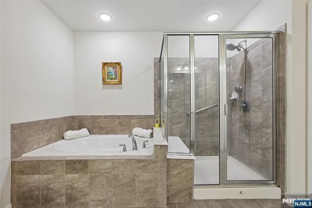 10 Winfield Drive 602, Woodcliff Lake, NJ 07677