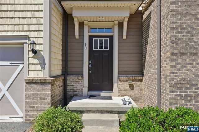 10 Winfield Drive 602, Woodcliff Lake, NJ 07677