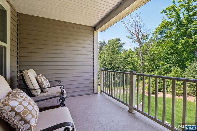 10 Winfield Drive 602, Woodcliff Lake, NJ 07677