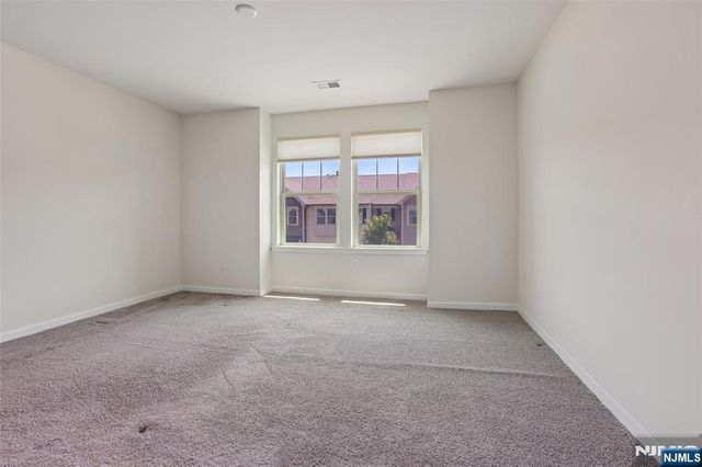 10 Winfield Drive 602, Woodcliff Lake, NJ 07677