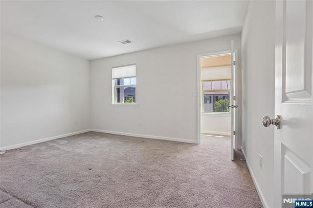 10 Winfield Drive 602, Woodcliff Lake, NJ 07677