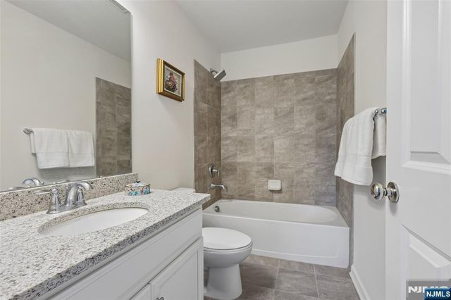 10 Winfield Drive 602, Woodcliff Lake, NJ 07677