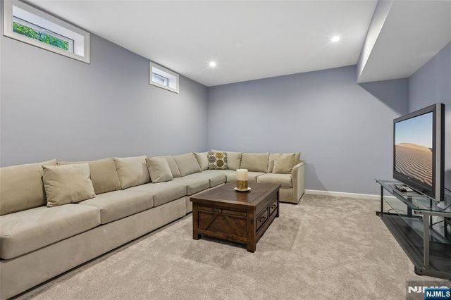 10 Winfield Drive 602, Woodcliff Lake, NJ 07677