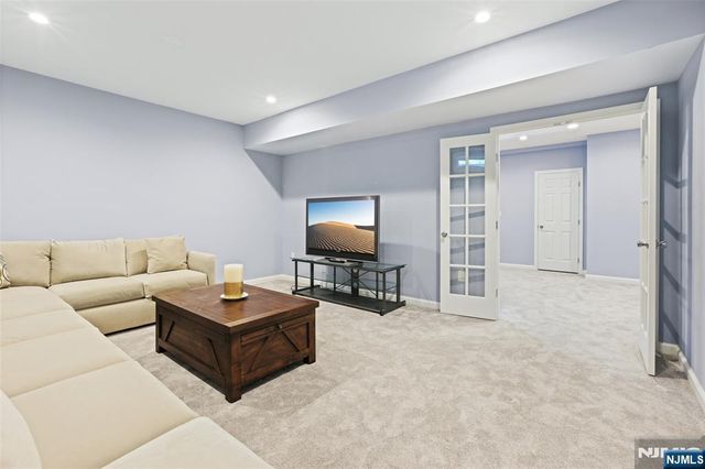10 Winfield Drive 602, Woodcliff Lake, NJ 07677