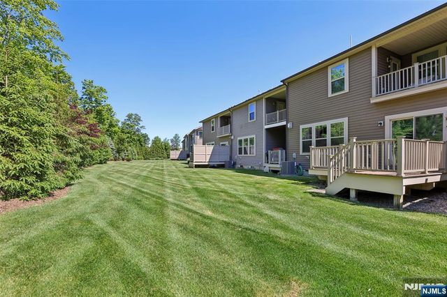 10 Winfield Drive 602, Woodcliff Lake, NJ 07677