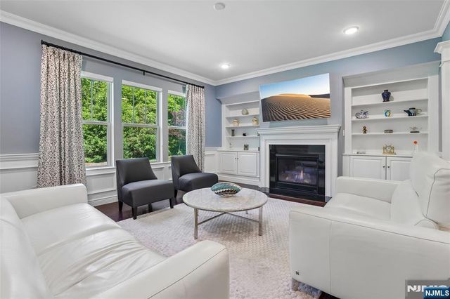 10 Winfield Drive 602, Woodcliff Lake, NJ 07677