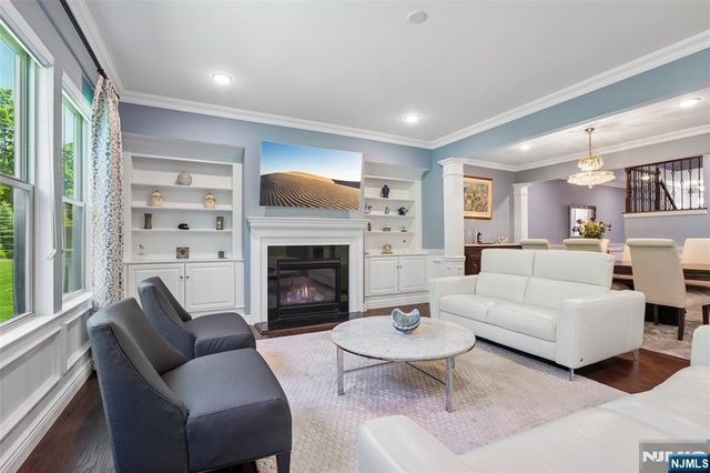 10 Winfield Drive 602, Woodcliff Lake, NJ 07677