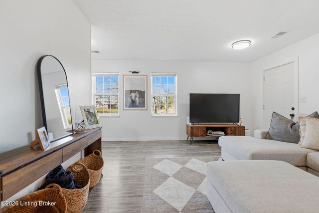 735 Beech Grove Rd, Shepherdsville, KY 40165