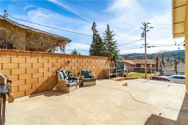 43230 Lookabout Rd, Lake Hughes, CA 93532