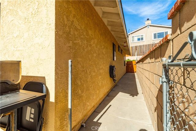 43230 Lookabout Rd, Lake Hughes, CA 93532