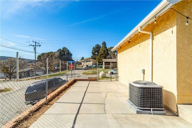 43230 Lookabout Rd, Lake Hughes, CA 93532
