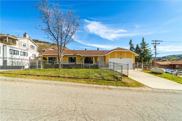 43230 Lookabout Rd, Lake Hughes, CA 93532