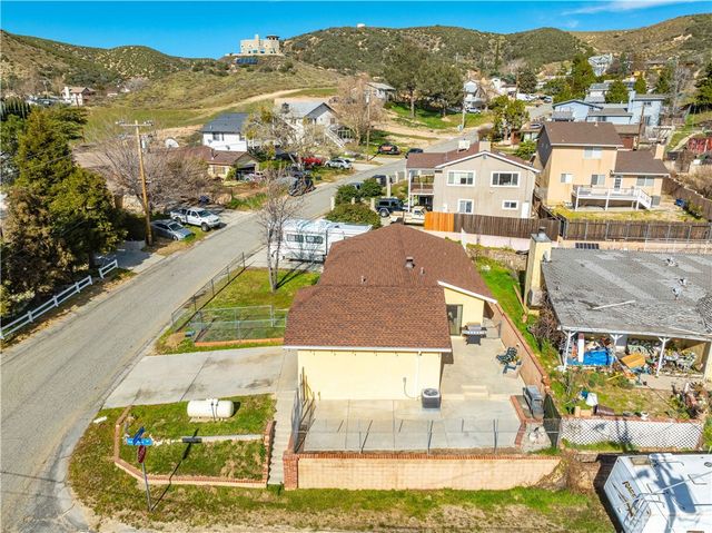 43230 Lookabout Rd, Lake Hughes, CA 93532