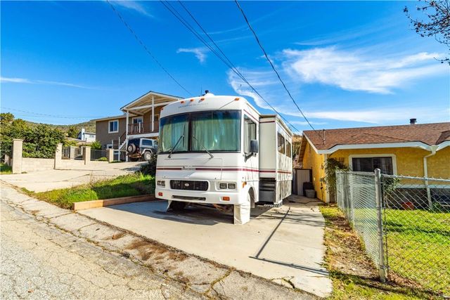 43230 Lookabout Rd, Lake Hughes, CA 93532