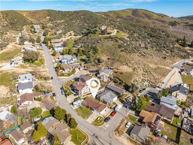 43230 Lookabout Rd, Lake Hughes, CA 93532
