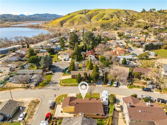 43230 Lookabout Rd, Lake Hughes, CA 93532