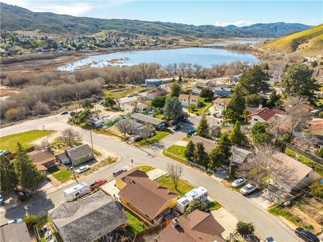 43230 Lookabout Rd, Lake Hughes, CA 93532