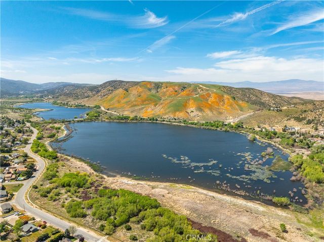 43230 Lookabout Rd, Lake Hughes, CA 93532