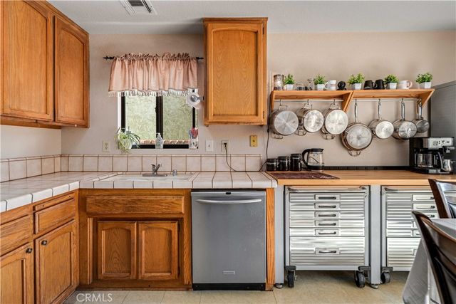 43230 Lookabout Rd, Lake Hughes, CA 93532