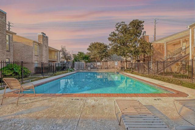 700 Thicket Lane 703, Houston, TX 77079