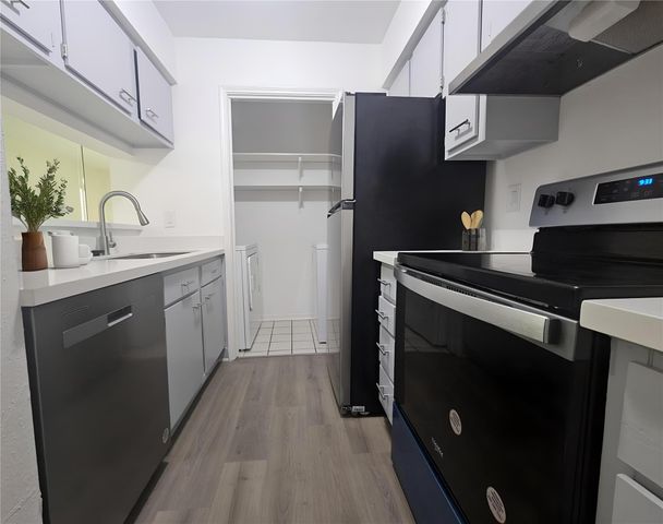 700 Thicket Lane 703, Houston, TX 77079