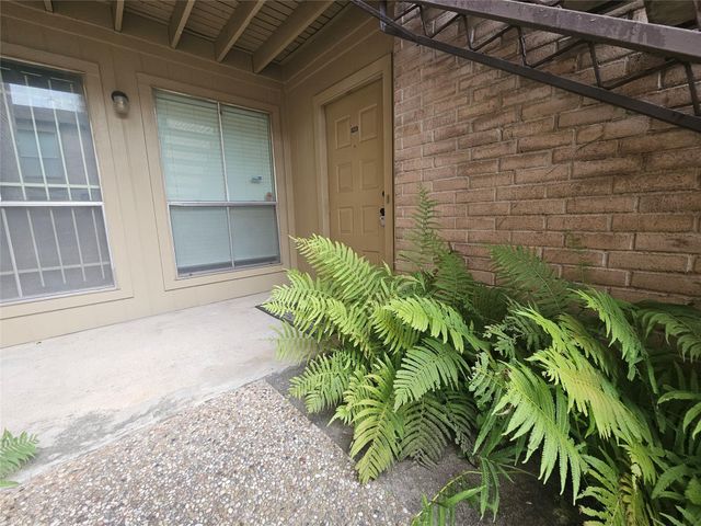 700 Thicket Lane 703, Houston, TX 77079